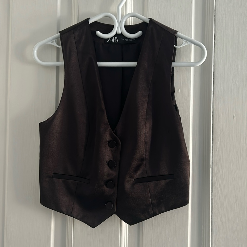 Satin effect vest